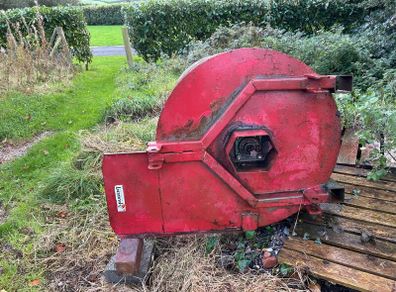 Small rota dung spreader