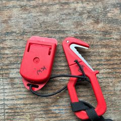 Scuba diving line cutter
