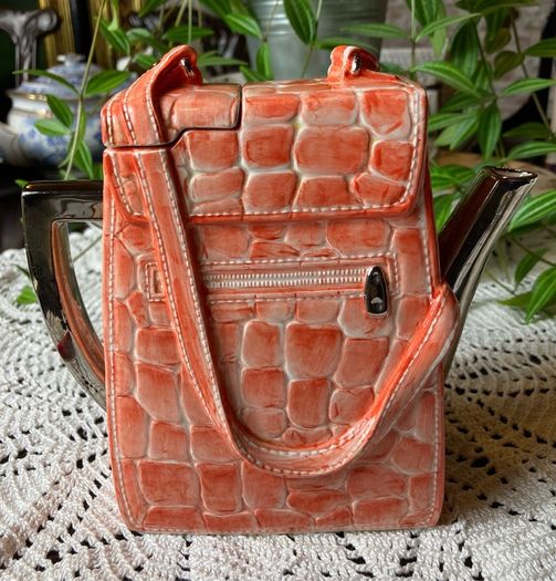 Annie Rowe collectable  tea pot