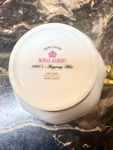 Royal Albert 100 Years Regency 1900 Mug