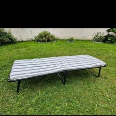 2 camping beds