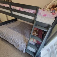 Triple bunk bed