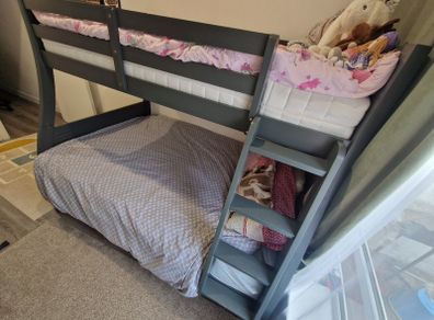 Triple bunk bed
