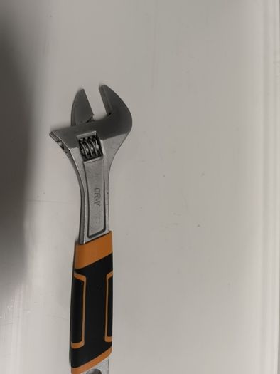 Adjustable spanner