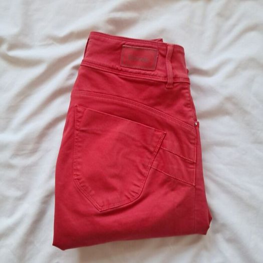 Salsa secret jeans Size 28/32 Zip fly Red in like new condition