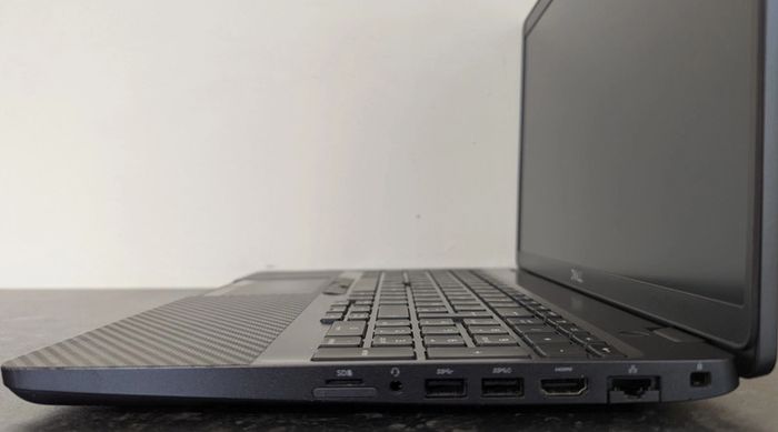 DELL Precision 3540 Carbon Mobile Workstation Gaming Business Laptop 15.6" i7 16GB RAM 256GB SSD Windows 11 Pro, 2GB AMD Radeon Pro WX2100