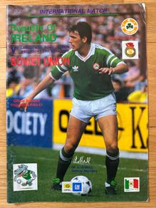 Republic of Ireland v Soviet Union Official Souvenir Programme  Wed 25th April 1990