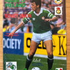 Republic of Ireland v Soviet Union Official Souvenir Programme  Wed 25th April 1990