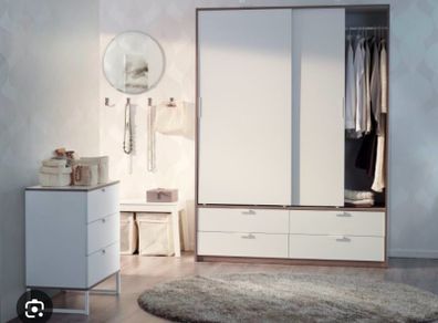 Sliding wardrobe with drawers