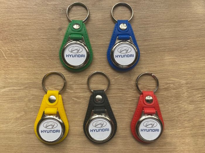Brand new synthetic leather Hyundai keyring with shopping trolley token/coin