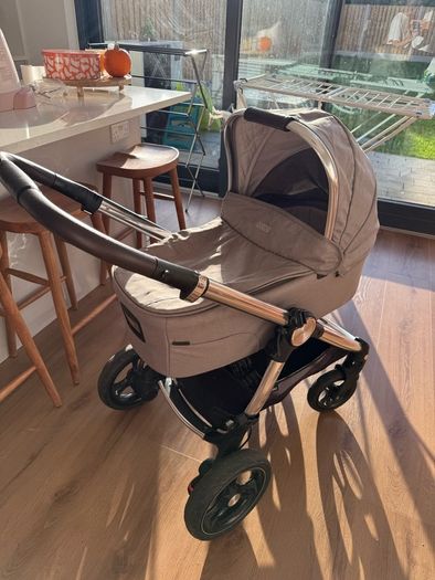 Ocarro Mamas & Papas Grey Carrycot and Pushchair