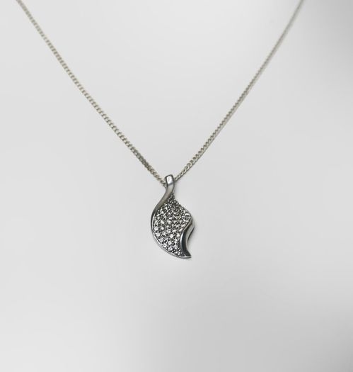 Silver necklace with very sparkly cz stones