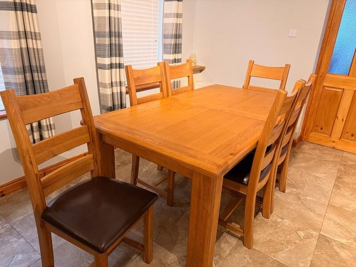 Solid oak extendable table