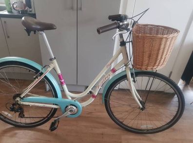 ladies city bike( can deliver)