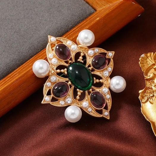 Vintage Style Emerald Faux Pearl Brooch