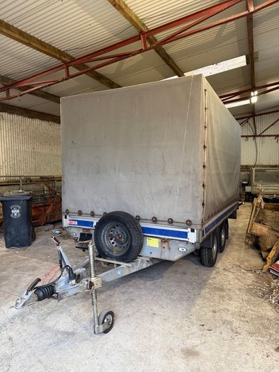 Blyss Twin Axle 2.7T Covered Trailer