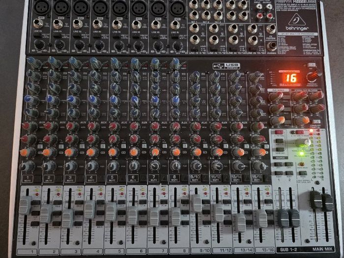 Behringer Xenyx X2222USB Mixing Desk