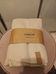 Cosy Ecru throw