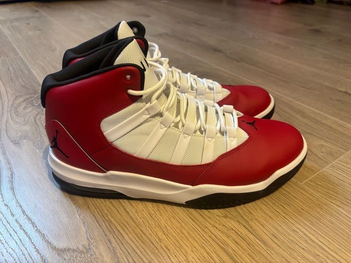 Jordan Max Aura Size 10 Uk