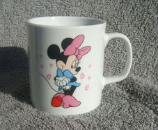 MINNIE MOUSE (Disney) - a child's ceramic mug