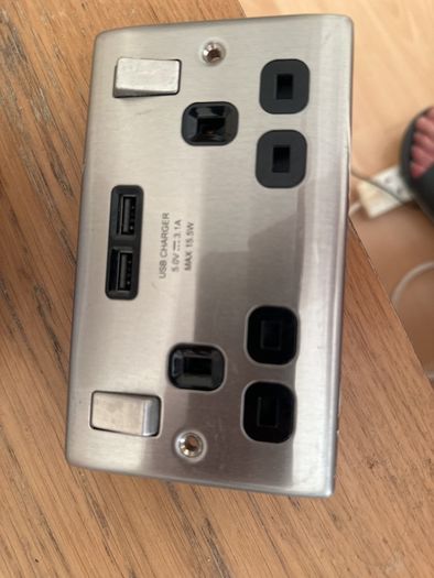 Twin socket with 2 usb ports