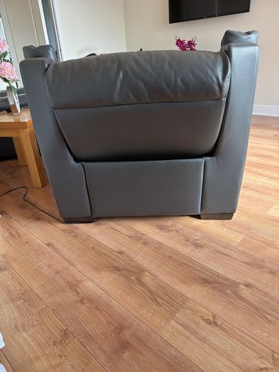 2 Electric Recliner Armchairs Dark Brown  Excellent Condition