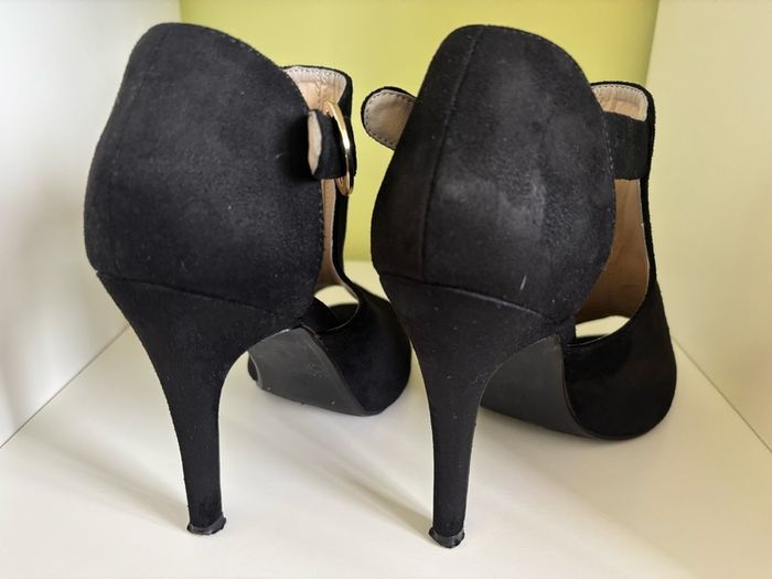 Hills sandals