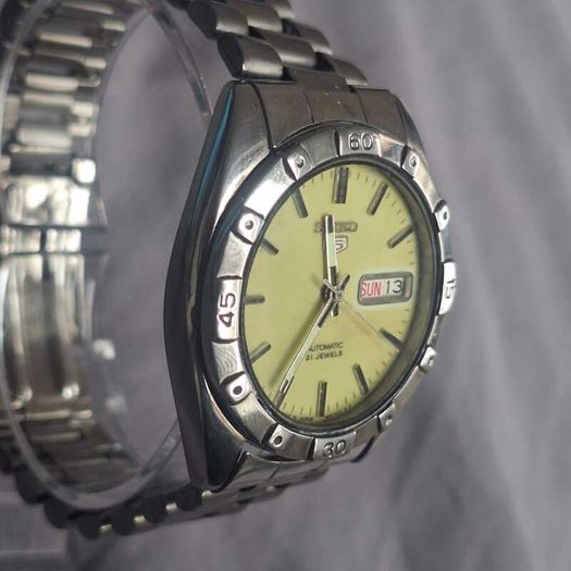 Vintage Seiko 5 Automatic 21 Jewels Mens Watch