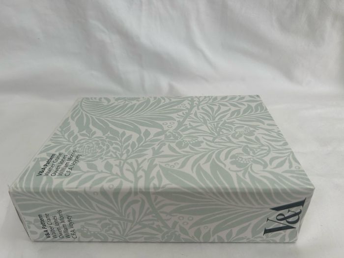 V and A Pattern Designers Slipcased Set by Esme Whittaker and Karen Livingstone