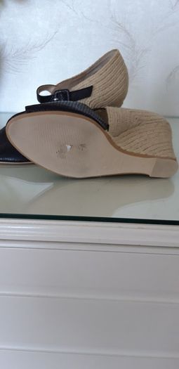 Ladies Designer Sandals - size 6.5 (40).
