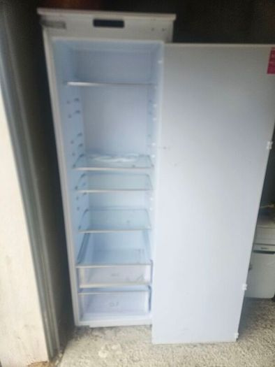 Integrated Hoover Fridge- door hinges broken