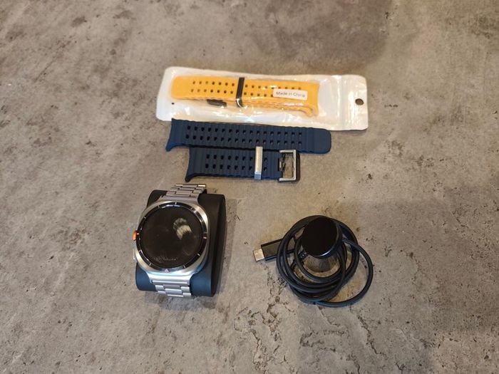 Samsung Watch Ultra 2025 as new with metal strap and 2 more straps