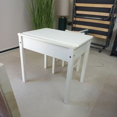 Kids art desk and chair