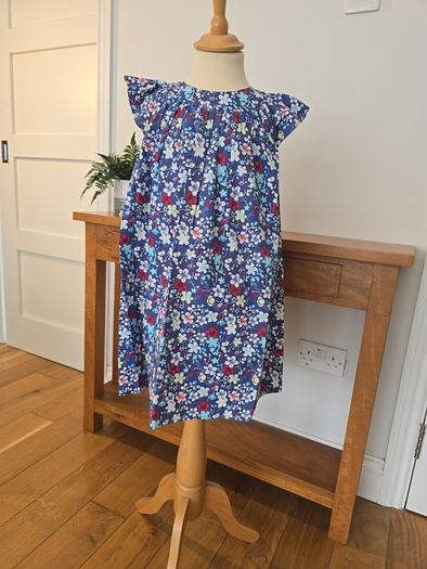 Girls dress age 6-7