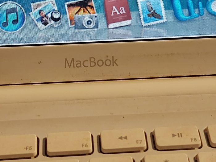 Vintage Apple MacBook, working fine and in reasonable condition for its age. No Charger