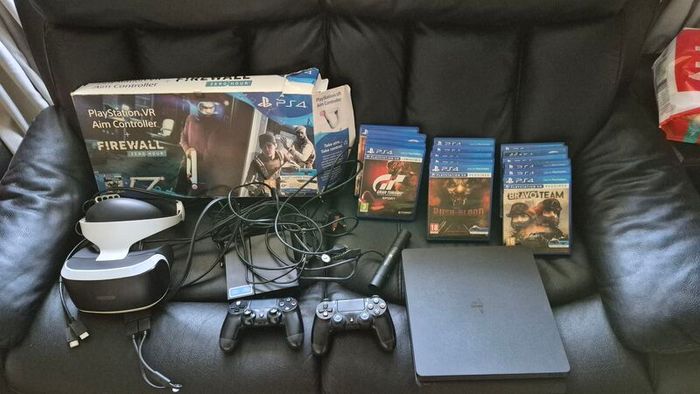 ps4 with vr, accessories and 16 games