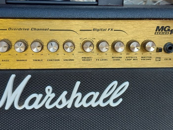 Large Marshall AMP, MG Series, 100 DFX, Output 100 watts RMS into 4 Ohms, very good condition, see pictures