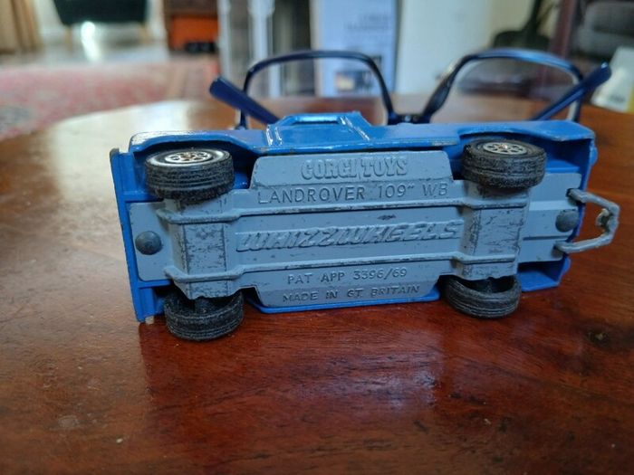 Corgi Whizzwheels landrover 109