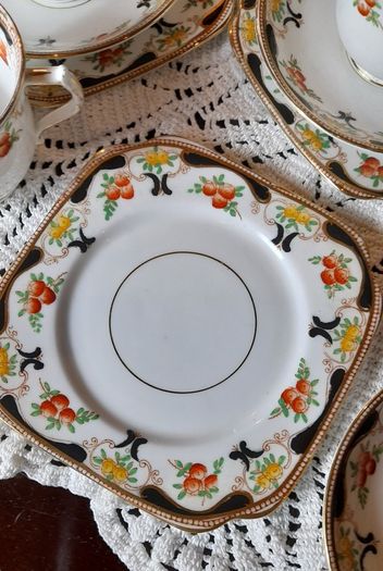 Bone china "Bell" trio