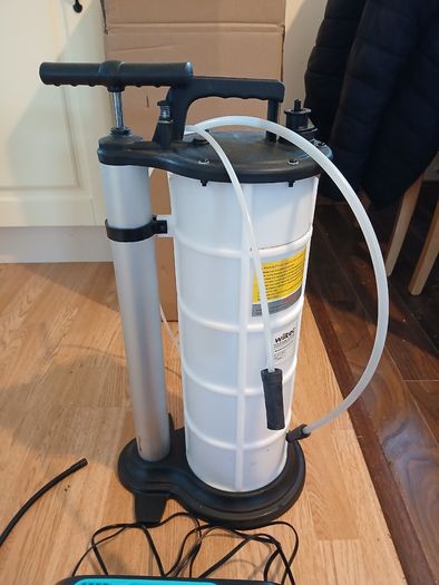 Wiltec manual fluid extractor with 9L tank