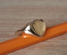 18 ct gold ring