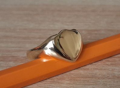 18 ct gold ring