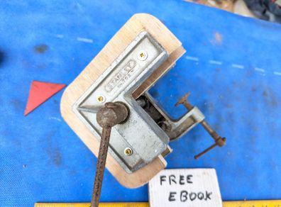 Stanley 702 Vice