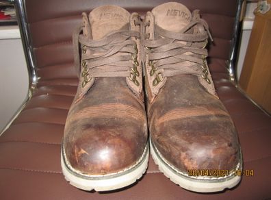 Mens Boots Size 9