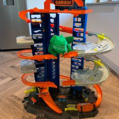 Hot Wheels ultimate garage