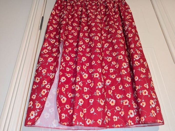 Gorgeous floral midi skirt with side slit