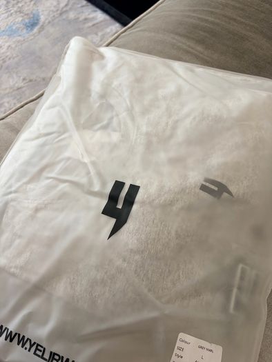 Yelir World set with free keyring (New)