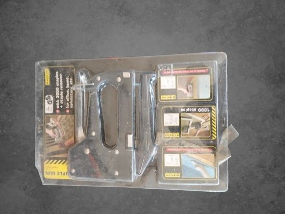 heavy-duty 3-in-1 staple gun kit packaged with 3000 staples