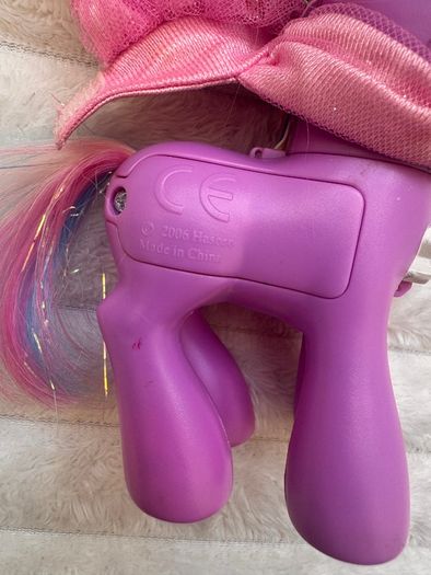 My Little Pony Lily Lightly Unicorn Light Up With Dress Damaged Dirty Lash approx. 12 cm. Used Please see photos