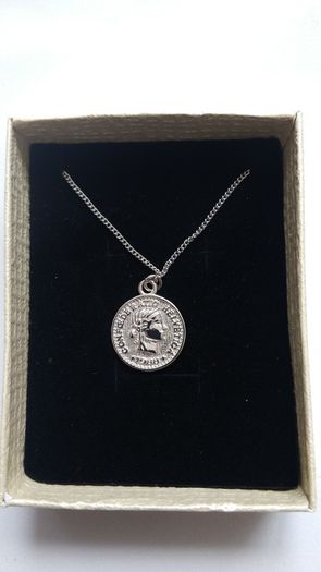 Necklace Coin Timeless Elegance  Unisex Designer Necklace for Every Occasion